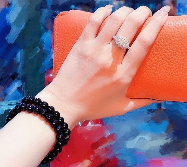 Cuộc sống trái ngược của 2 chân dài rời công ty Vũ Khắc Tiệp ảnh 14 Cuộc sống trái ngược của 2 chân dài rời Công ty của Vũ Khắc Tiệp