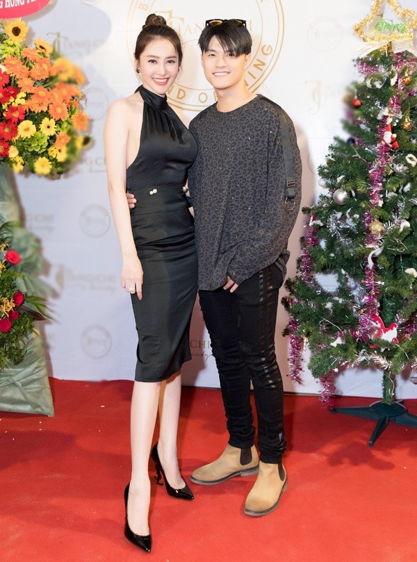 Cuộc sống trái ngược của 2 chân dài rời công ty Vũ Khắc Tiệp ảnh 16 Cuộc sống trái ngược của 2 chân dài rời Công ty của Vũ Khắc Tiệp