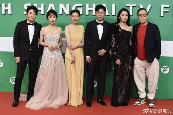 "Mỹ nhân Tân Cương" Đồng Lệ Á đẹp rực rỡ, lấn át bao đồng nghiệp trên thảm đỏ ảnh 3 Đồng Lệ Á, sao hoa ngữ, Hồ Ca, Diêu Thần