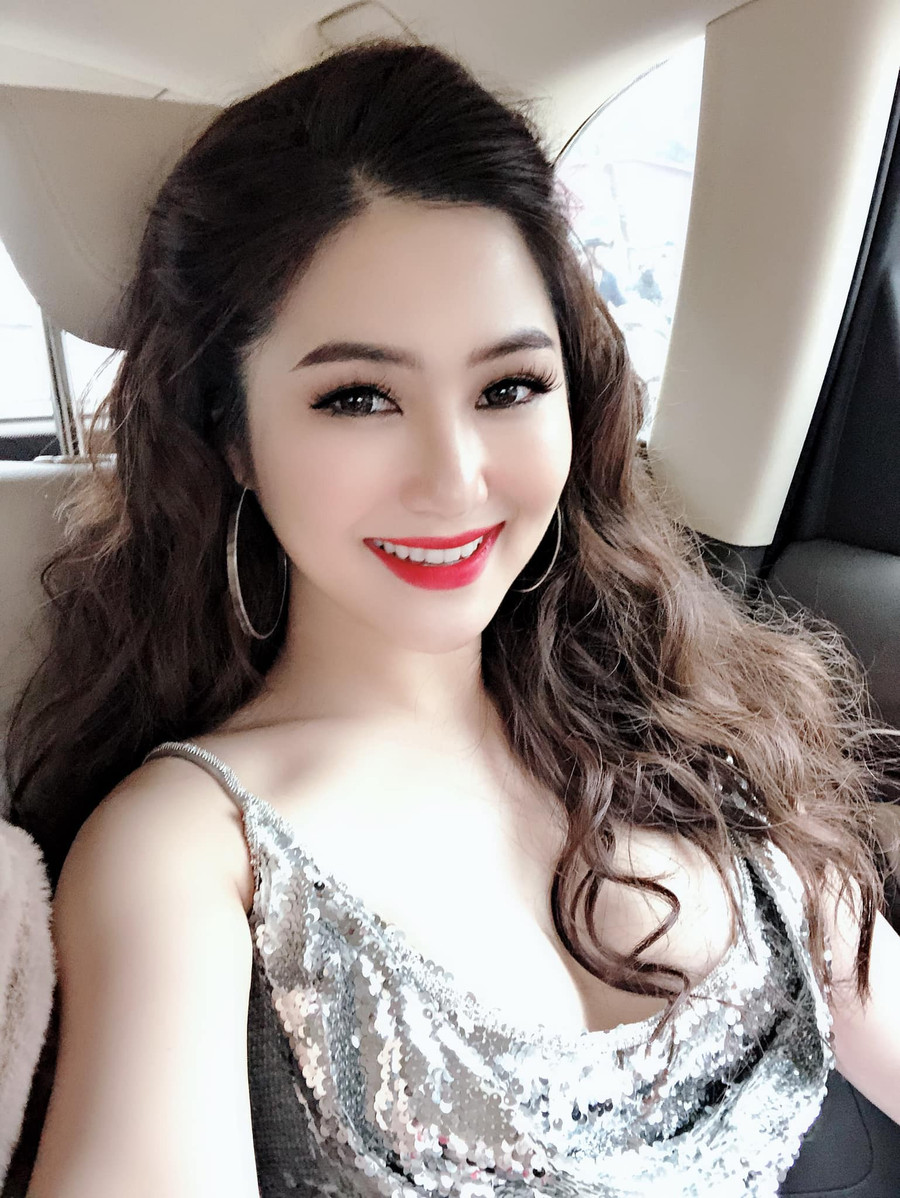 Hương Tràm nhận show hát ở Mỹ nhưng chiếc váy tuyệt đẹp cô mặc lại khiến người nhiều bất ngờ - Ảnh 10.