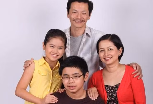 NSƯT Trung Anh hiếm hoi khoe ảnh gia đình, bất ngờ nhất là bình luận của MC Tuấn Tú 