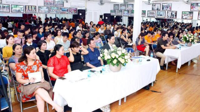 Buổi hội thảo thu hút đông đảo khách mời, giáo viên, chuyên gia đến dự. Buổi hội thảo thu hút đông đảo khách mời, giáo viên, chuyên gia đến dự.