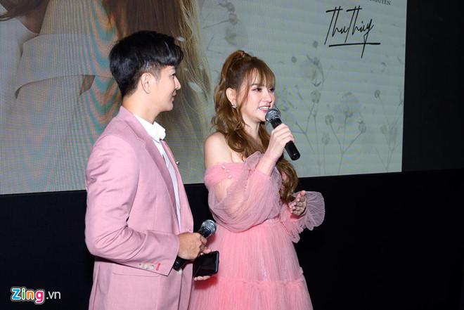 Nói về áp lực làm mẹ đơn thân, Thu Thuỷ thừa nhận bản thân luôn phải đối diện. Nhưng con trai chính là “phép màu” giúp cô có động lực nhiều hơn trong cuộc sống, sẵn sàng đối diện với biến cố. Ca si Thu Thuy cong khai yeu ban trai kem tuoi sau ly hon hinh anh 6