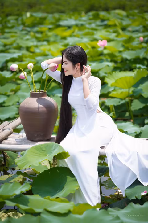 Chang can lam lo, khoe than, loat gai xinh duoc khen khi chup voi sen hinh anh 5 