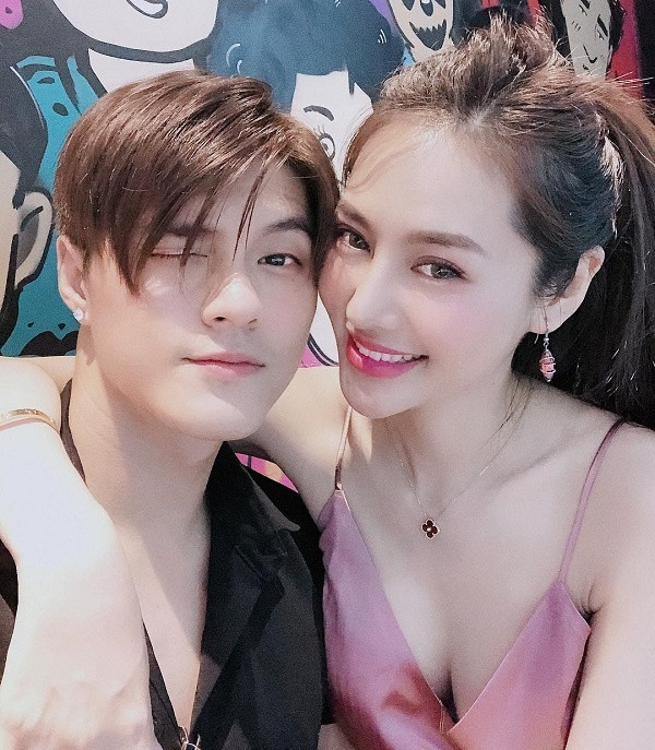 Cuộc sống trái ngược của 2 chân dài rời công ty Vũ Khắc Tiệp ảnh 11 Cuộc sống trái ngược của 2 chân dài rời Công ty của Vũ Khắc Tiệp