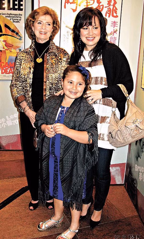 cuoc doi gap ghenh cua con gai ly tieu long hinh anh 4