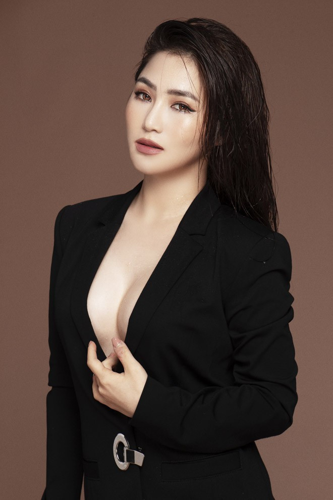 Rộ tin đồn Hương Tràm sang Mỹ để trốn chạy tình yêu với Mai Tài Phến ảnh 2 Rộ tin đồn Hương Tràm sang Mỹ là để trốn chạy tình yêu với Mai Tài Phến-2