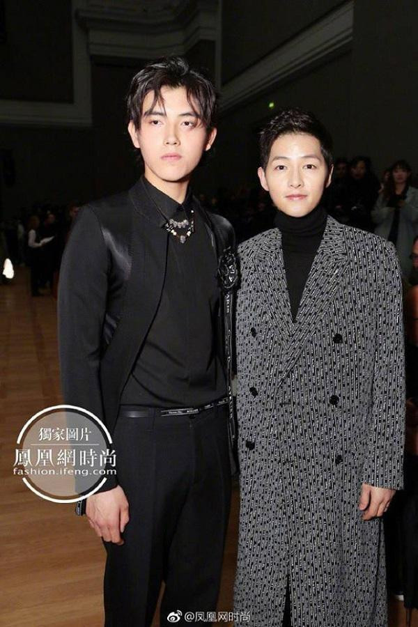 my nhan dep nhat tq cai me lay dao dien xau xi, 20 nam sau nhin con trai ma soc - 8