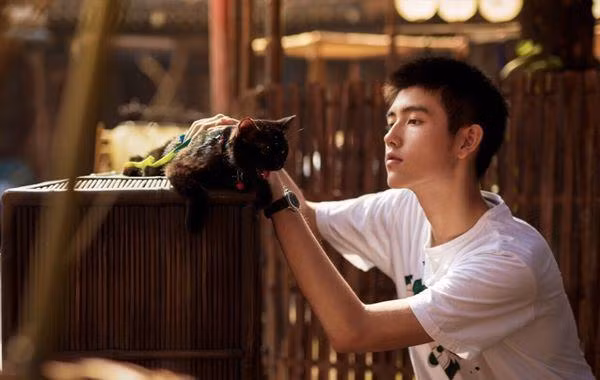 my nhan dep nhat tq cai me lay dao dien xau xi, 20 nam sau nhin con trai ma soc - 6