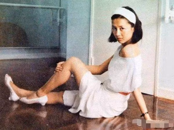 Trở thành “vợ tư” của tỷ phú giàu nhất Macau, vũ nữ một bước thành phượng hoàng