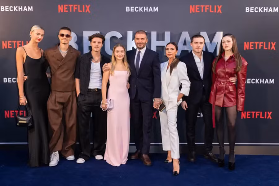 Cách cư xử hoàn hảo của những đứa trẻ nhà Beckham được thấm nhuần từ khi cha mẹ khuyến khích chúng biết chia sẻ với người khác. (Ảnh: ITN)