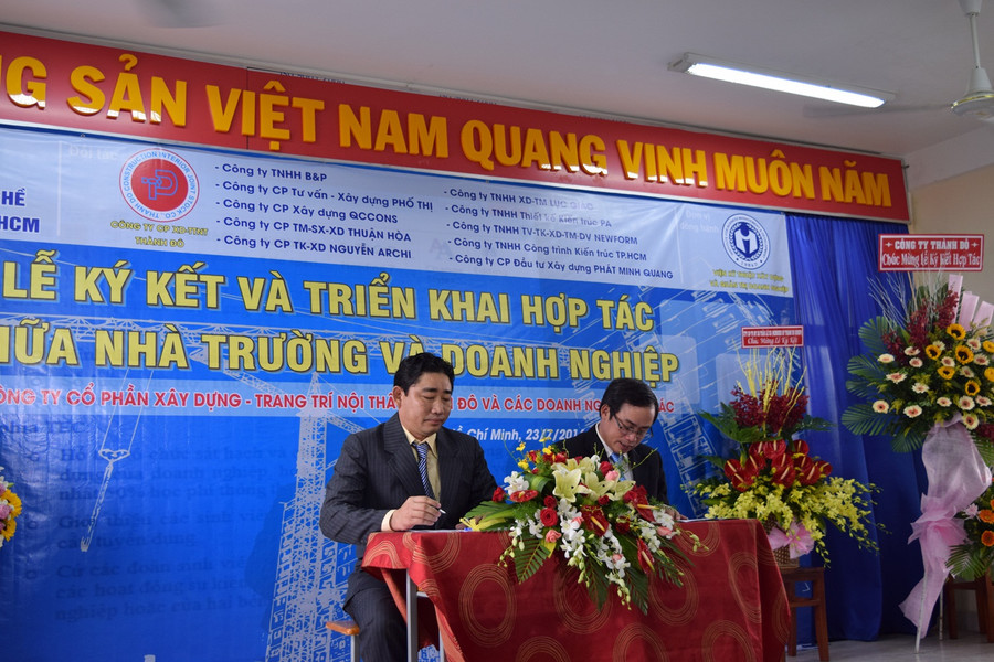 Hai bên thực hiện ký kết