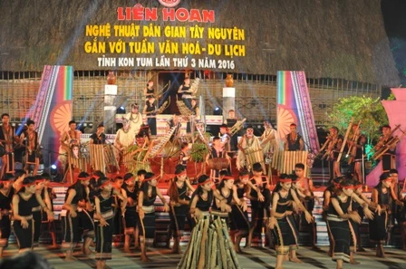 Ấn tượng lễ khai mạc Liên hoan nghệ thuật dân gian Tây Nguyên 2016
