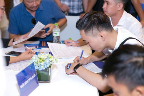 Sau khi tìm hiểu, các ứng viên đã có quyết định cho ước mơ “chinh phục bầu trời” của mình. Sau khi tìm hiểu, các ứng viên đã có quyết định cho ước mơ “chinh phục bầu trời” của mình.