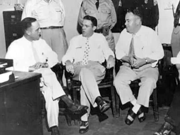 Alabama đã phải tuyên bố thiết quân luật sau khi người kế vị của Tổng chưởng lý bị sát hại