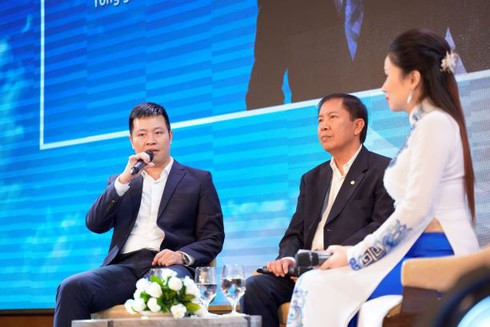 Ông Hoàng Nhật Trường – Giám đốc Khai thác bay và huấn luyện Vinpearl Air chia sẻ tại sự kiện. Ông Hoàng Nhật Trường – Giám đốc Khai thác bay và huấn luyện Vinpearl Air chia sẻ tại sự kiện.