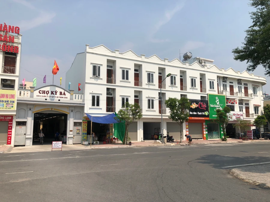 “Ki ốt” shop house tại chợ Kỳ Bá có dấu hiệu kinh doanh bất động sản núp bóng chợ. 