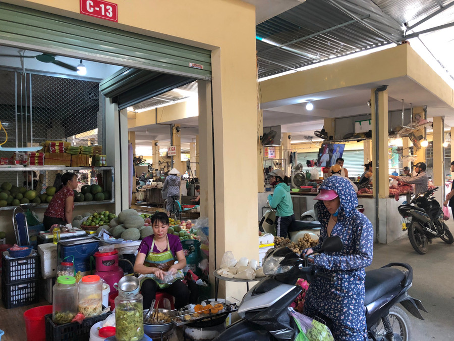 Một ki ốt bên trong chợ Kỳ Bá