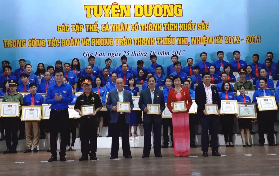 Đêm ngày 25/9 cũng diễn ra lễ tuyên dương các đơn vị, cá nhân xuất sắc