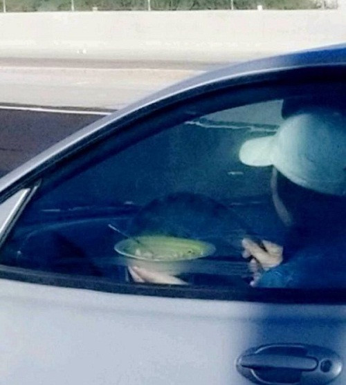 Tà tà kiếm cơm. 10-anh-hai-hot-nhat-facebook-trong-ngay-8