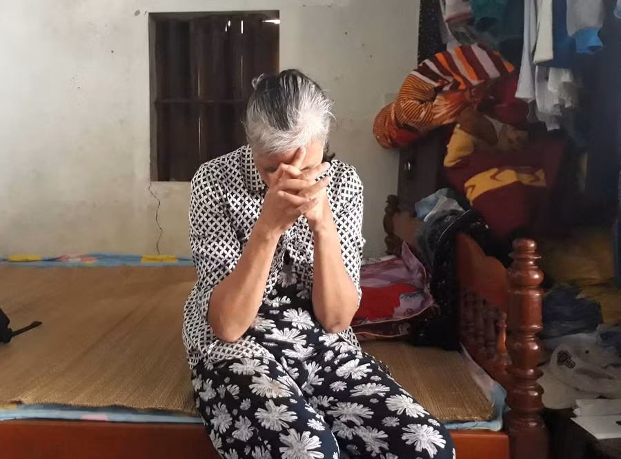 Bà L. cho rằng mọi người đã hiểu sai bà và bà chỉ muốn dỗ cháu bé nín khóc Bà L. cho rằng mọi người đã hiểu sai bà và bà chỉ muốn dỗ cháu bé nín khóc