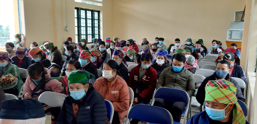 Buổi tuyên truyền về phân luồng, hướng nghiệp cho học sinh của trường phổ thông DTBT Tiểu học và THCS Hầu Thào (Sa Pa) thu hút nhiều phụ huynh tham gia. Buổi tuyên truyền về phân luồng, hướng nghiệp cho học sinh của trường phổ thông DTBT Tiểu học và THCS Hầu Thào (Sa Pa) thu hút nhiều phụ huynh tham gia.