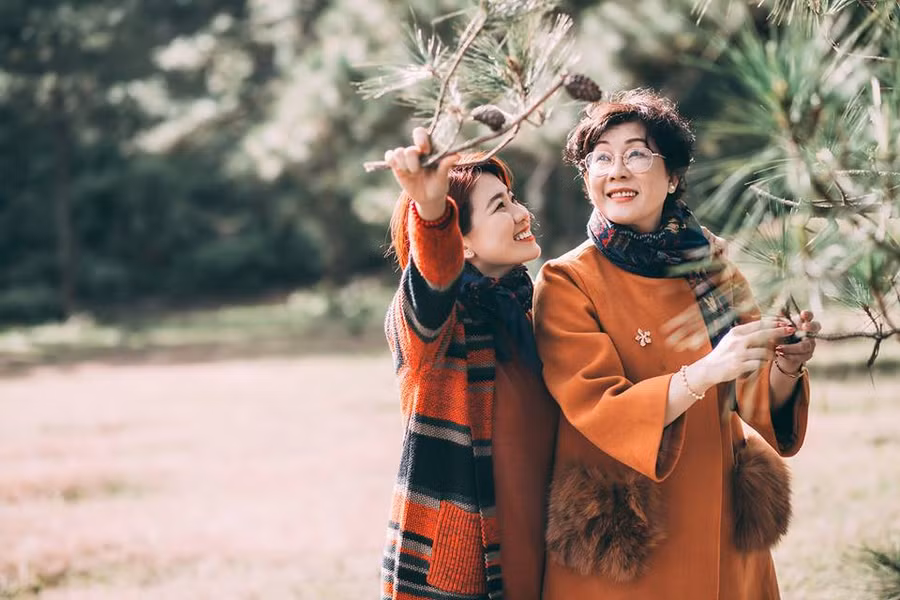 4 món quà tặng mẹ chồng, mẹ vợ ngày 8/3 ý nghĩa, cảm động nhất