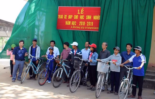 Thầy giáo “giữ chân” học trò bằng những chiếc xe đạp cũ - 5