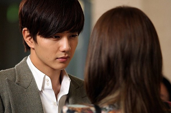 Nửa đêm bất ngờ ghé nhà chồng sắp cưới hốt hoảng phát hiện sự thật tày trời Nua dem bat ngo ghe nha chong sap cuoi hot hoang phat hien su that tay troi