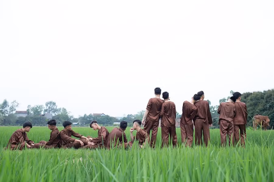 bộ ảnh kỉ yếu tháng năm rực rỡ tại cánh đồng