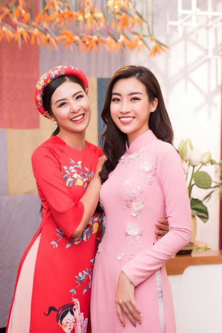 Ngọc Hân coi Mỹ Linh như cô em gái bé nhỏ. Trong công việc và cuộc sống, với tư cách là đàn chị, Ngọc Hân luôn cố gắng hỗ trợ và giúp đỡ Mỹ Linh.