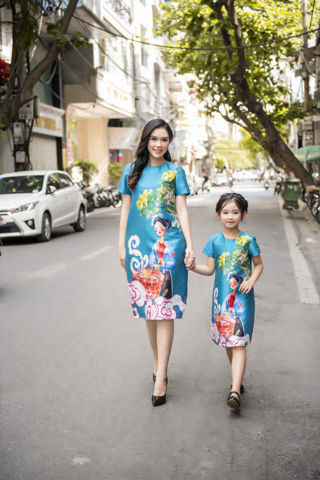 Bà xã diễn viên Minh Tiệp - người đẹp Thùy Dương cũng dành sự ưu ái đó cho Ngọc Hân. Ít khi cho con gái xuất hiện ở các sự kiện giải trí nhưng với Ngọc Hân là một ngoại lệ. Con gái Minh Tiệp - Thuỳ Dương càng ngày càng ra dáng thiếu nữ và xinh đẹp.