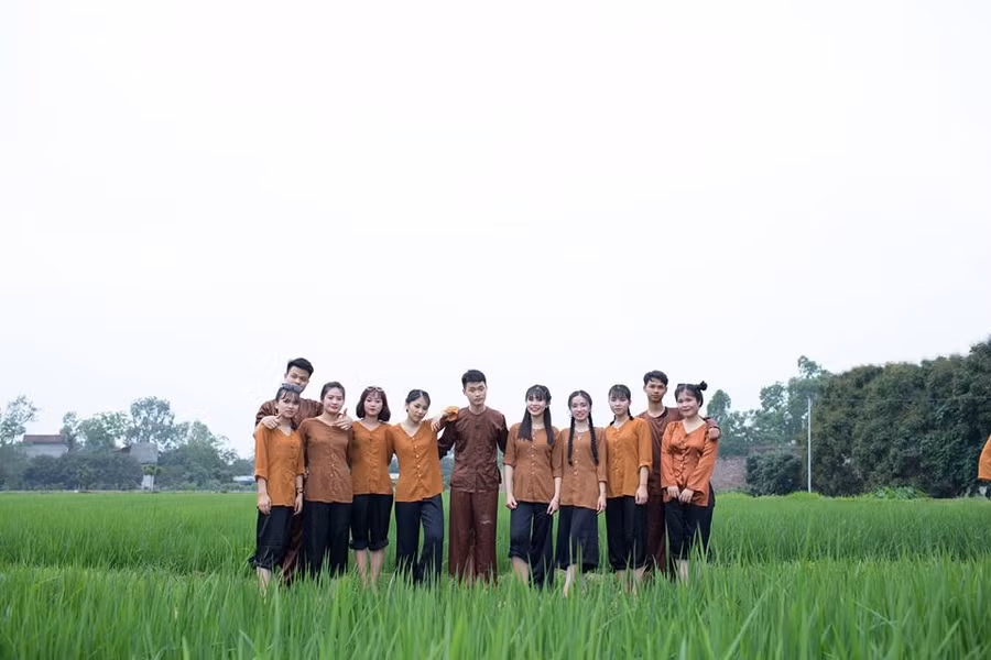 bộ ảnh kỉ yếu tháng năm rực rỡ tại cánh đồng