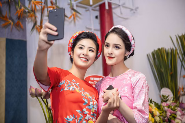 Á hậu Hoàng Anh cũng là người em thân thiết và là “người mẫu” ruột của Ngọc Hân.