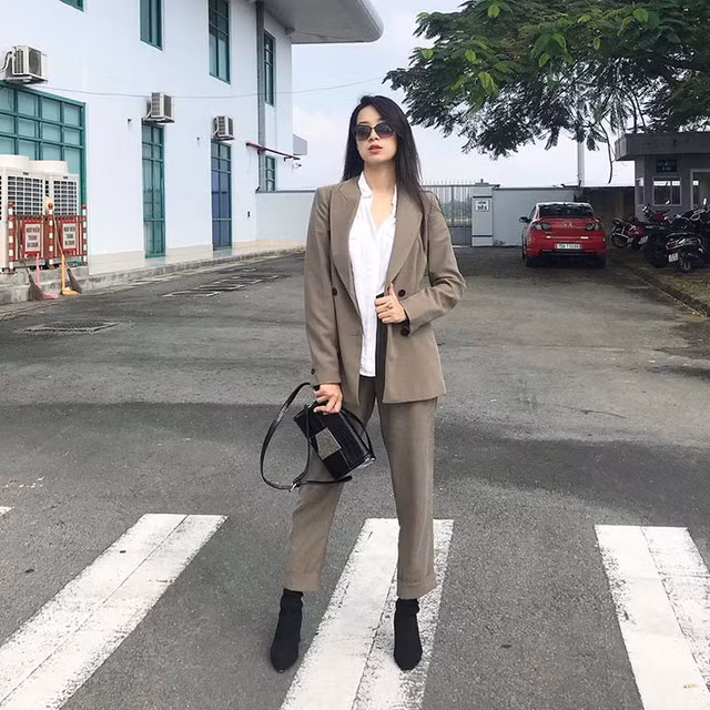 Hot girl xứ Huế 25 tuổi, mê xe phân khối lớn, sở hữu 20 cửa hàng ảnh 10