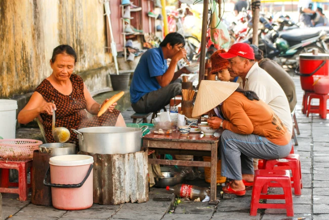 Khách Nga bất ngờ với 11 điều kỳ lạ mà người Việt coi là bình thường