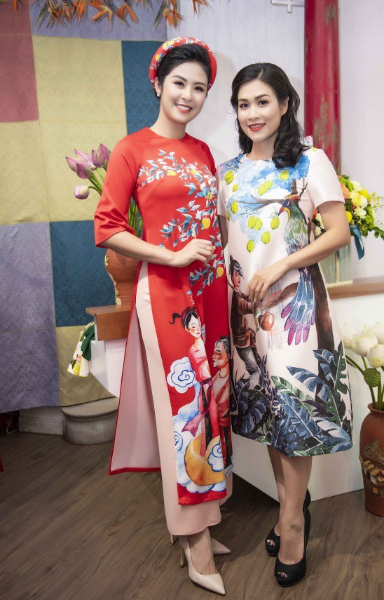 Diễn viên Hà Hương (vai Nguyệt phim Phía trước là bầu trời) cũng rất yêu quý Ngọc Hân. Vì ưu ái đàn em nên cô từng phá lệ, lần đầu đưa hai con lên sân khấu trình diễn áo dài của Ngọc Hân.