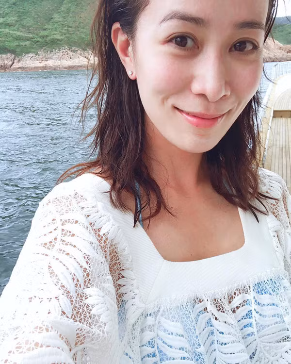 43 tuổi, Xa Thi Mạn tự tin khoe làn da lão hóa ngược nhờ bí quyết đơn giản - 7