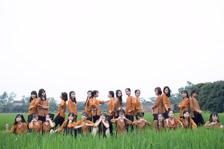 bộ ảnh kỉ yếu tháng năm rực rỡ tại cánh đồng