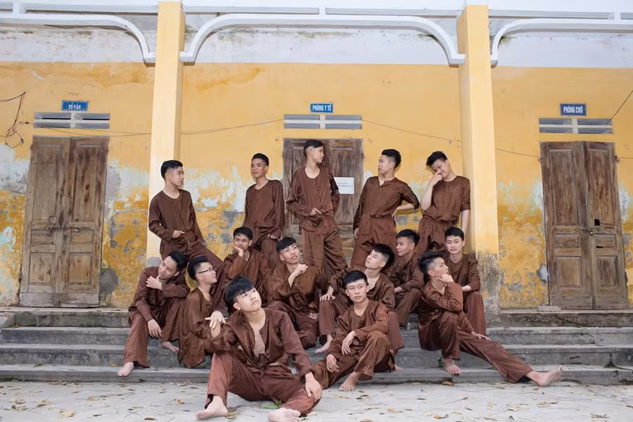 bộ ảnh kỉ yếu tháng năm rực rỡ tại cánh đồng