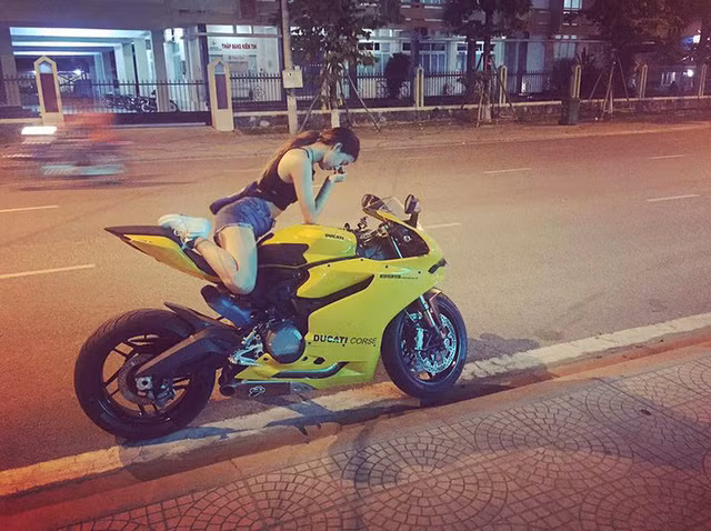 Hot girl xứ Huế 25 tuổi, mê xe phân khối lớn, sở hữu 20 cửa hàng