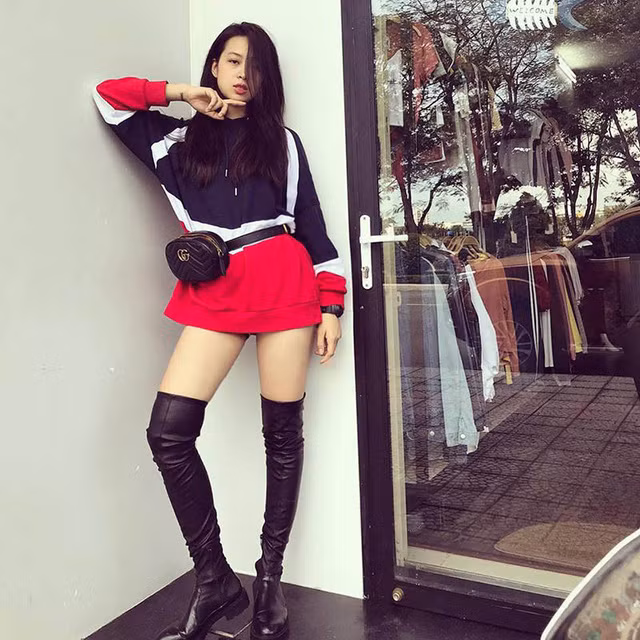 Hoài Thương cũng bật mí rằng cô bắt đầu công việc kinh doanh năm 19 tuổi, với số vốn khởi đầu 40 triệu đồng được gia đình hỗ trợ. Cô gái xinh đẹp này tự tin khẳng định với bố mẹ rằng sẽ kiếm gấp nhiều lần số tiền ban đầu khởi nghiệp và điều đó đã được chứng minh.