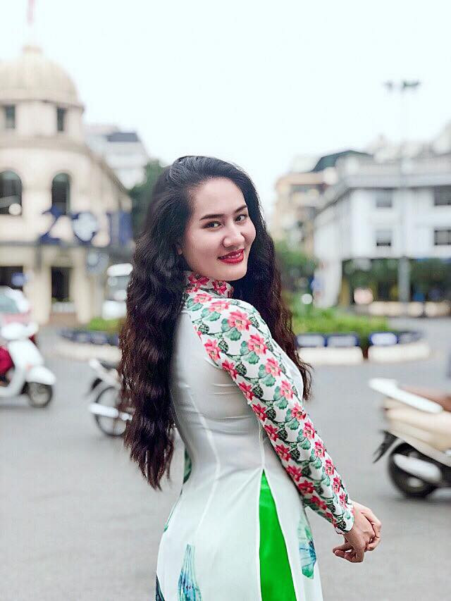 Chụp ảnh selfie giữa trời mưa, cô gái bị dân mạng chế giễu ảnh 3 Một số hình ảnh đời thường của Minh Cúc