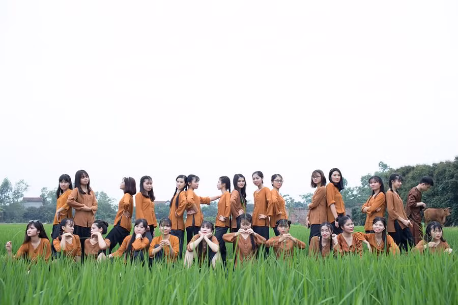 bộ ảnh kỉ yếu tháng năm rực rỡ tại cánh đồng