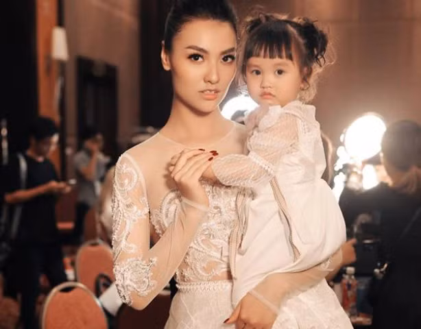 Mẹ con Hồng Quế