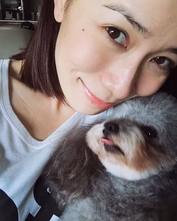 Hơn 20 năm kể từ khi đăng quang ngôi vị Á hậu 2 cuộc thi Hoa hậu Hong Kong 1997, Xa Thi Mạn