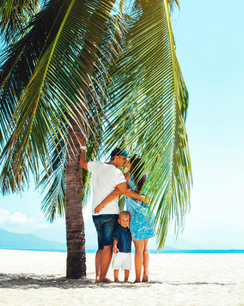 Chị Snezhana cùng chồng con ở Nha Trang. Chị Snezhana cùng chồng con ở Nha Trang.