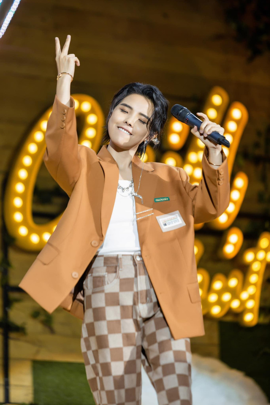 Vũ Cát Tường lập nhiều kỷ lục về giá vé và thời gian bán vé biểu diễn. Vũ Cát Tường lập nhiều kỷ lục về giá vé và thời gian bán vé biểu diễn.