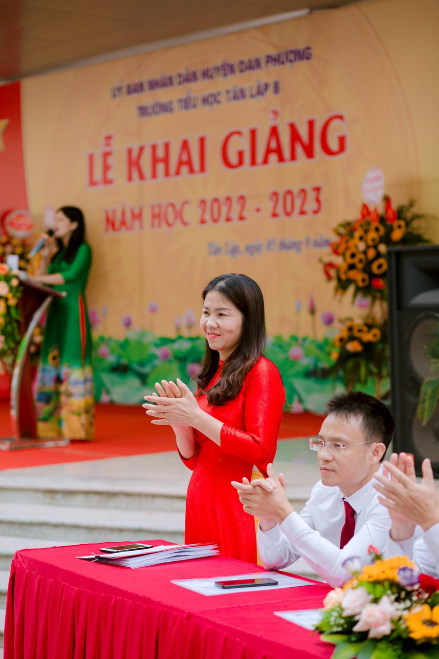 Cô Nguyễn Thị Nga - Hiệu trưởng Trường Tiểu học Tân Lập B. Cô Nguyễn Thị Nga - Hiệu trưởng Trường Tiểu học Tân Lập B.