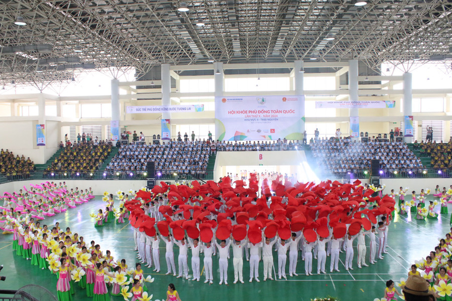 Màn biểu diễn nghệ thuật chào mừng với chủ đề “Sức mạnh Phù Đổng - trên đường hội nhập và phát triển”.